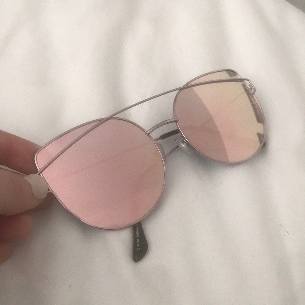 Large pin reflective sunglasses